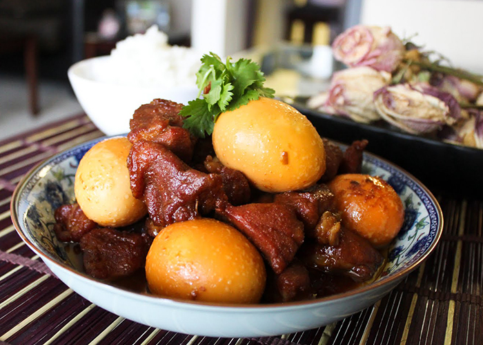 top-10-platos-vietnamitas-carne-de-cerdo-caramelizado